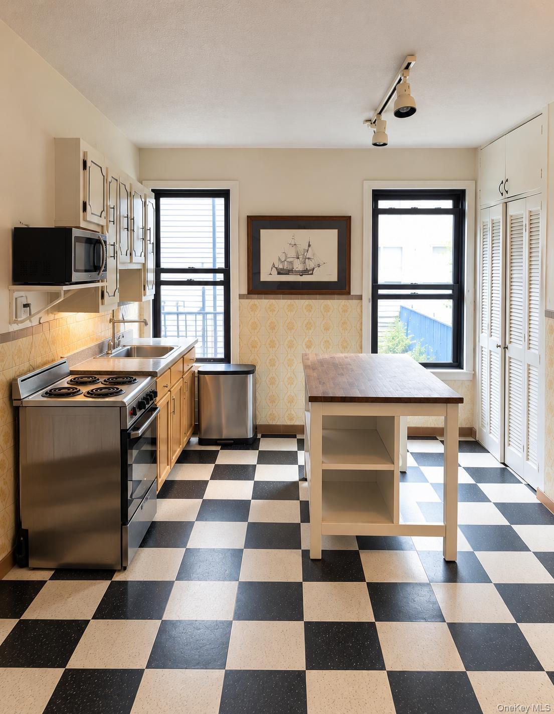 264 Driggs Ave Unit 2R