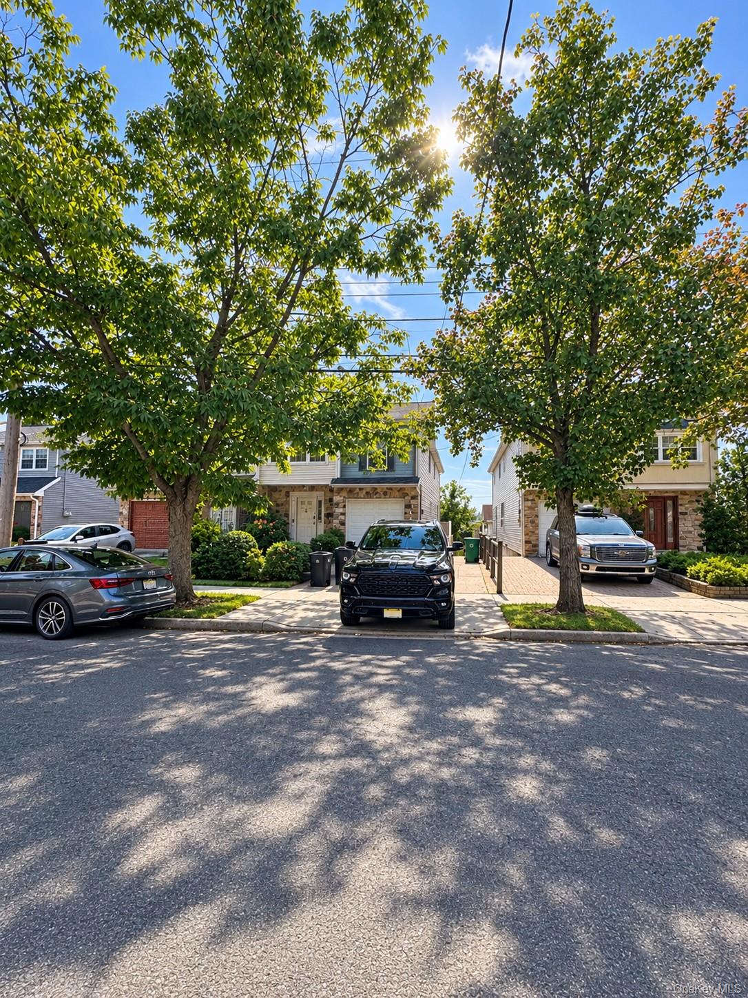 886 Rensselaer Ave