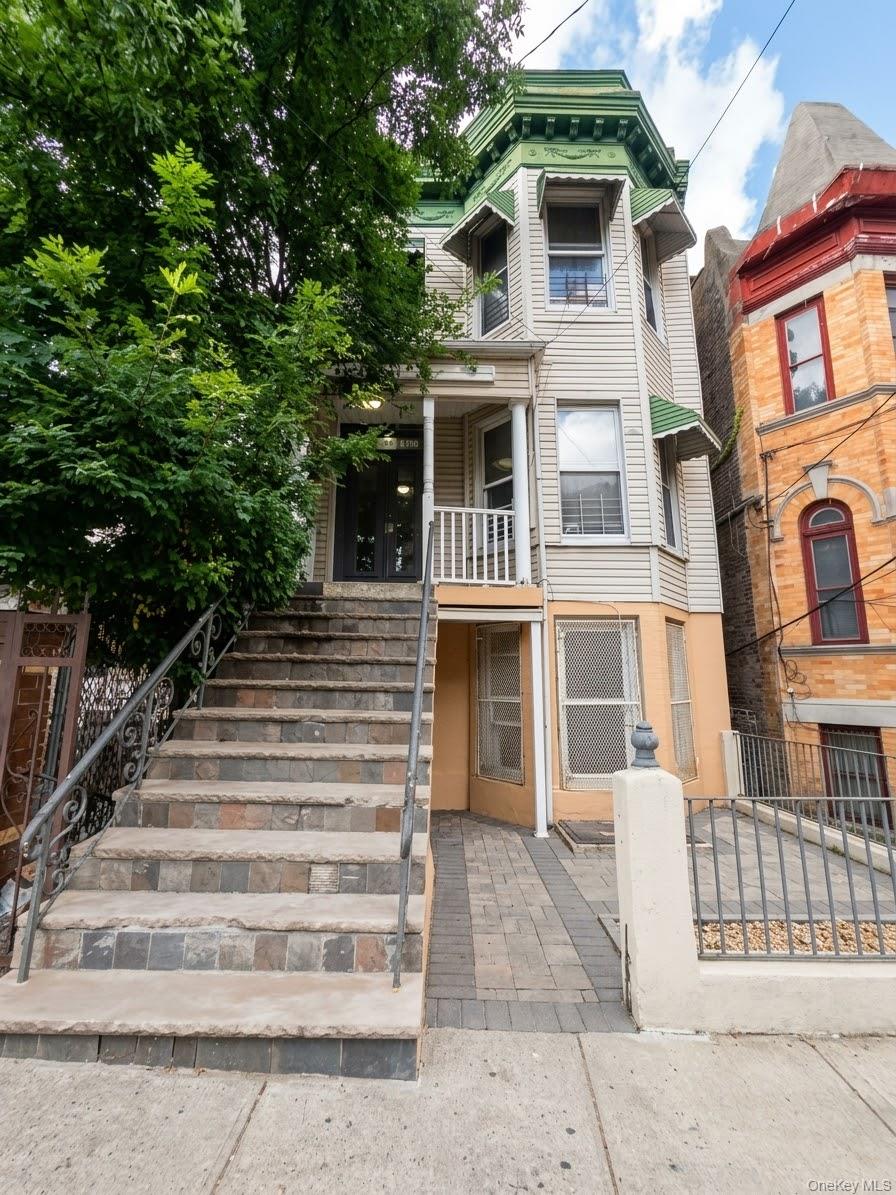 707 Eagle Ave