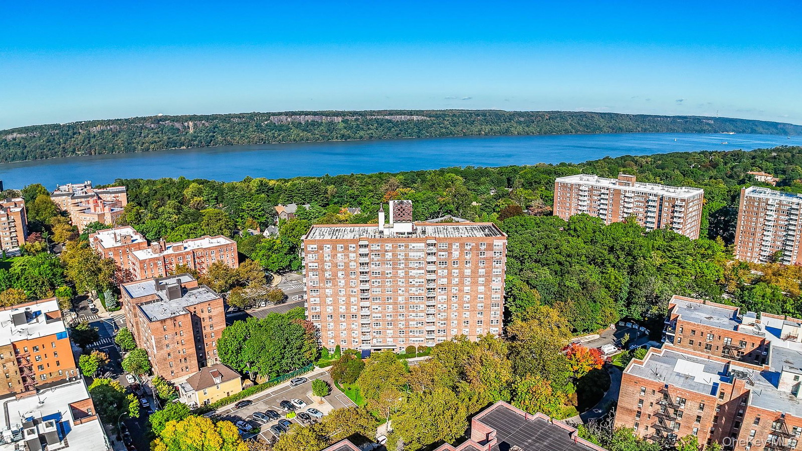 3935 Blackstone Ave Unit 5E