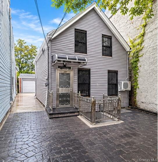 207 Bradford St