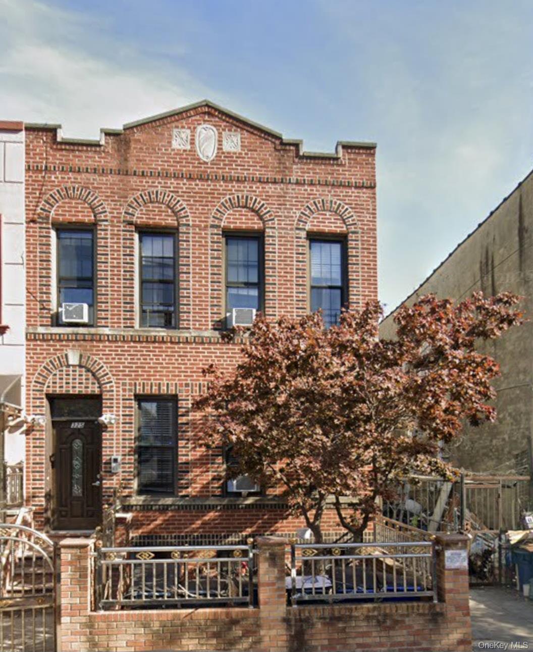 325 E 54th St