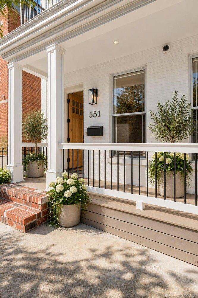 551 Lexington Ave