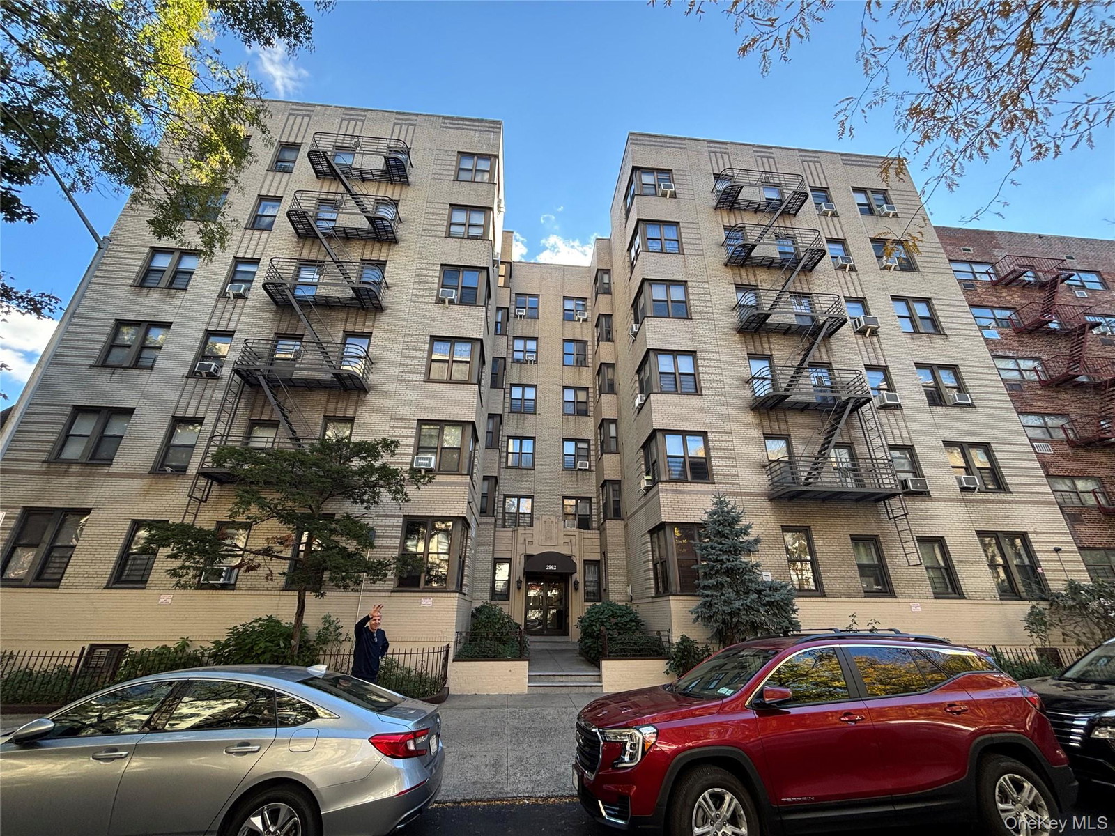 2962 Decatur Ave Unit 4B