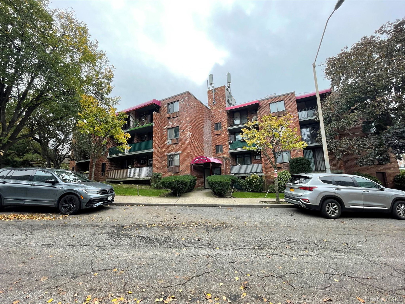 5745 74th St Unit 106
