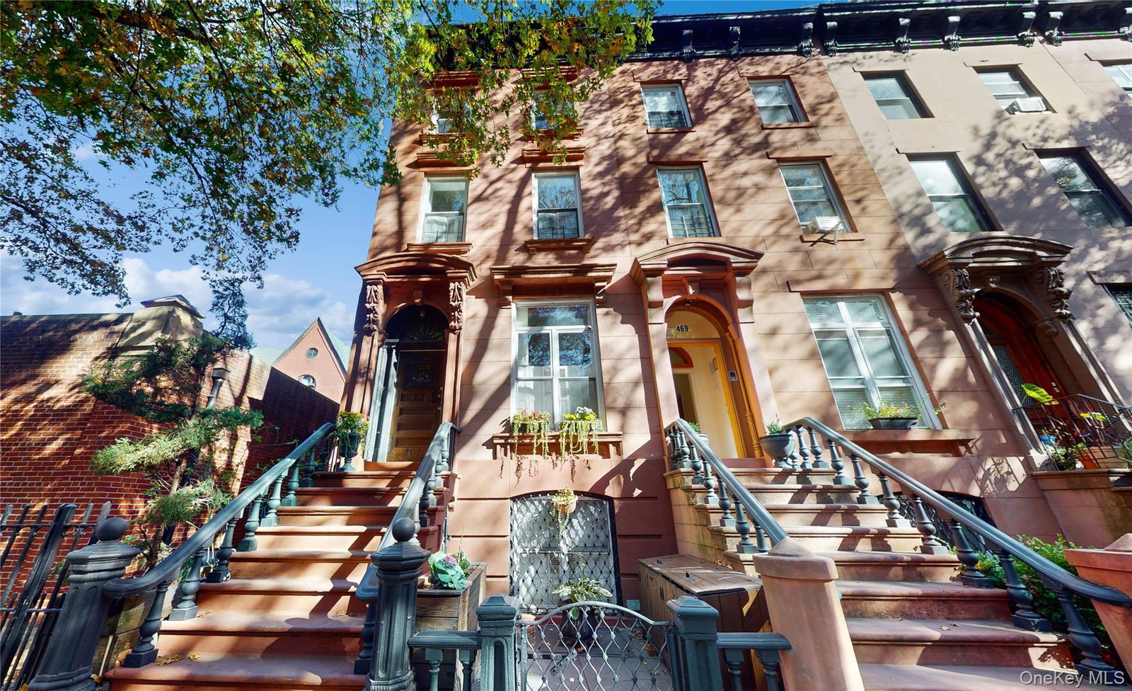 467 Waverly Ave