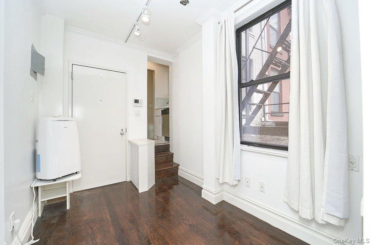 102 Greenwich Avenue Unit 10