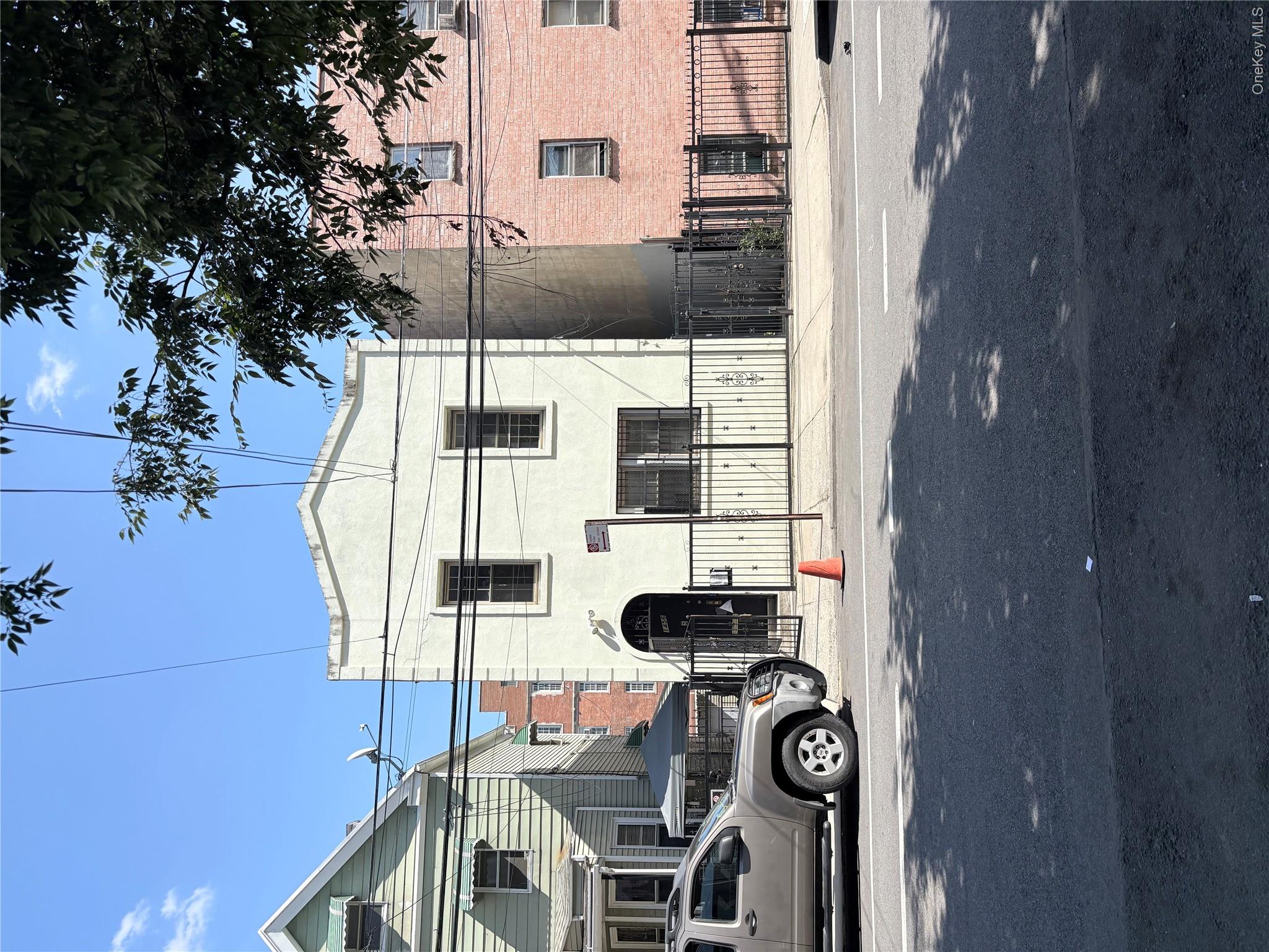 1456 Bryant Ave