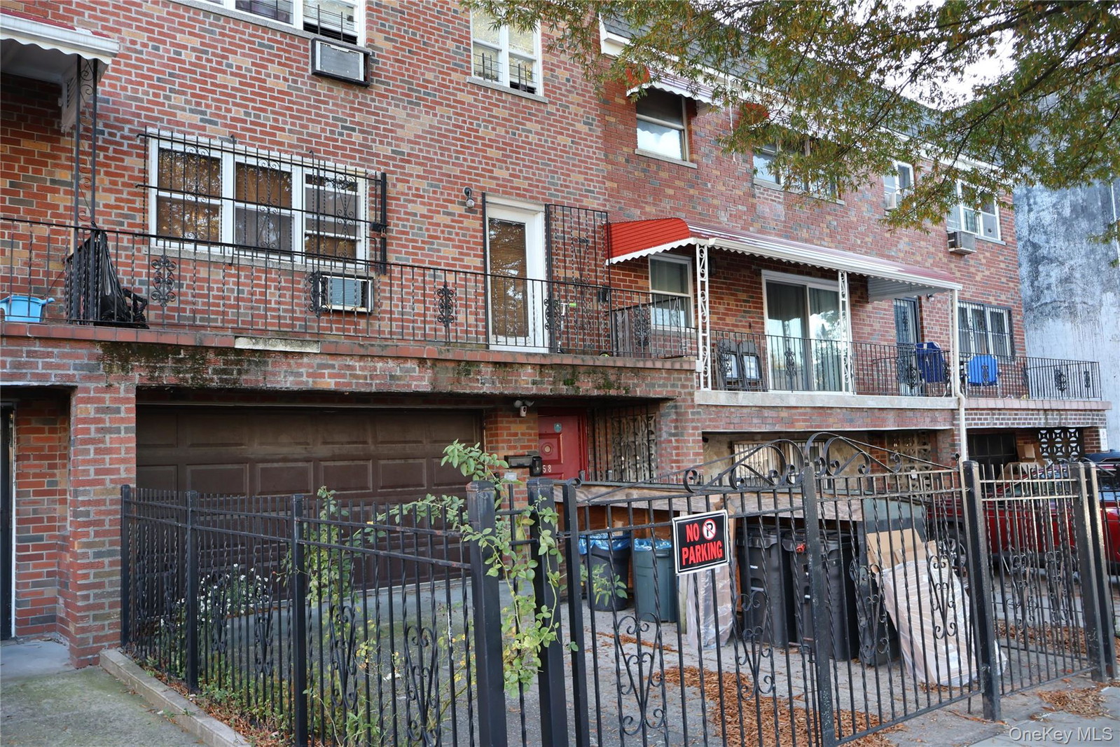 858 Morris Park Ave
