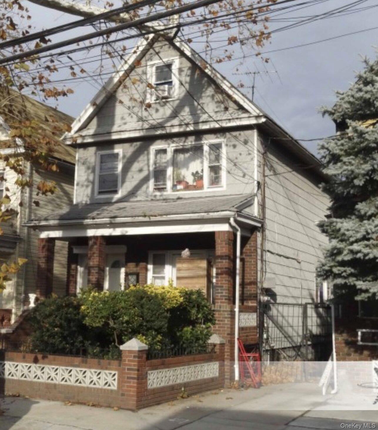 1049 E 94th St